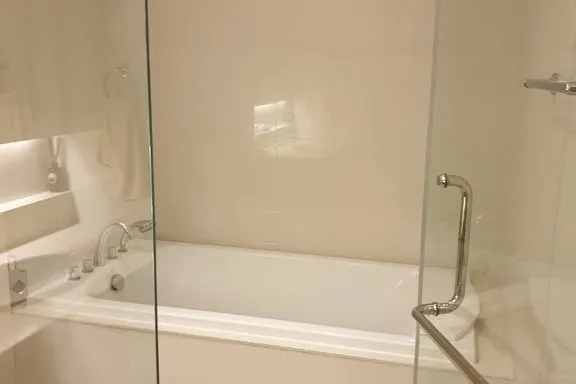 A 3-bedroom condo for rent at Bright Sukhumvit 24, BTS Phrom Phong, Bangkok, view 6