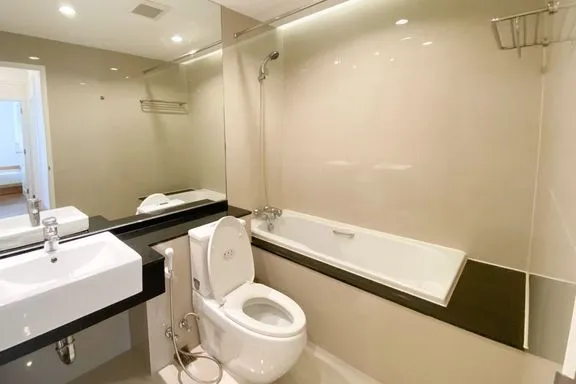 A 2-bedroom condo for rent at Grand Langsuan Condominium, BTS Ratchadamri, Bangkok, view 2
