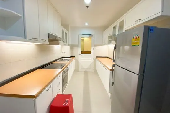 A 2-bedroom condo for rent at Grand Langsuan Condominium, BTS Ratchadamri, Bangkok, view 9