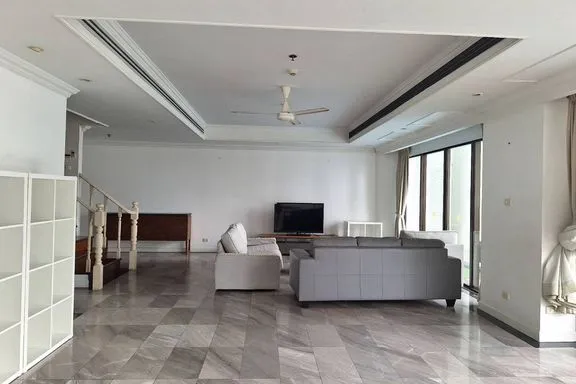 A 3-bedroom condo for rent at Le Raffine Sukhumvit 24 Condominium, BTS Phrom Phong, Bangkok