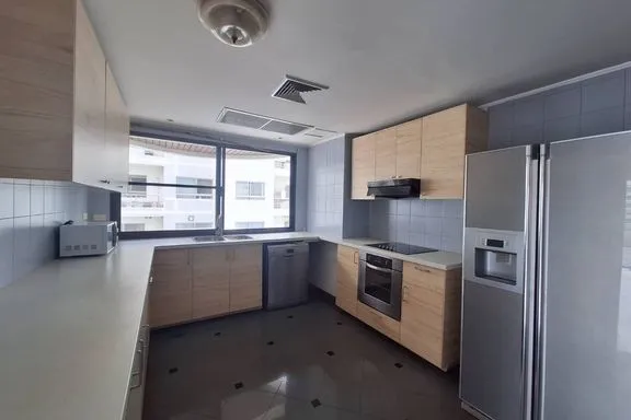A 3-bedroom condo for rent at Le Raffine Sukhumvit 24 Condominium, BTS Phrom Phong, Bangkok, view 11