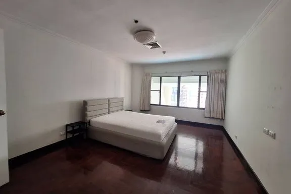 A 3-bedroom condo for rent at Le Raffine Sukhumvit 24 Condominium, BTS Phrom Phong, Bangkok, view 12
