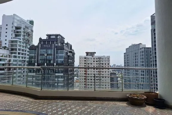 A 3-bedroom condo for rent at Le Raffine Sukhumvit 24 Condominium, BTS Phrom Phong, Bangkok, view 3