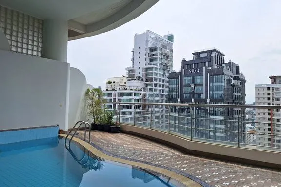 A 3-bedroom condo for rent at Le Raffine Sukhumvit 24 Condominium, BTS Phrom Phong, Bangkok, view 4