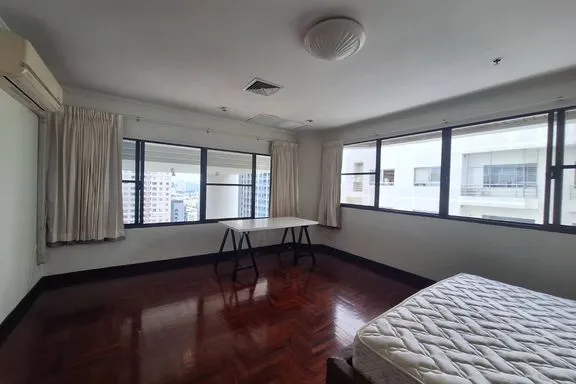 A 3-bedroom condo for rent at Le Raffine Sukhumvit 24 Condominium, BTS Phrom Phong, Bangkok, view 5