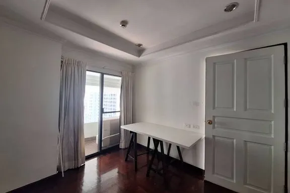 A 3-bedroom condo for rent at Le Raffine Sukhumvit 24 Condominium, BTS Phrom Phong, Bangkok, view 6