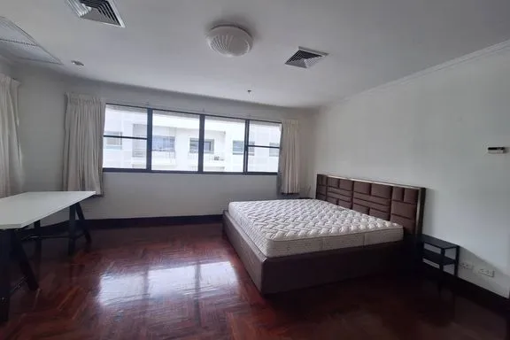 A 3-bedroom condo for rent at Le Raffine Sukhumvit 24 Condominium, BTS Phrom Phong, Bangkok, view 8