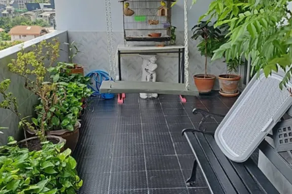 A 4-bedroom condo for rent at Oriental Towers Condominium, BTS Ekkamai, Bangkok, view 2