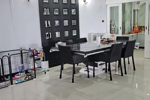 A 4-bedroom condo for rent at Oriental Towers Condominium, BTS Ekkamai, Bangkok, view 3
