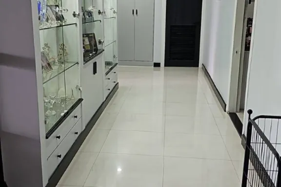 A 4-bedroom condo for rent at Oriental Towers Condominium, BTS Ekkamai, Bangkok, view 6