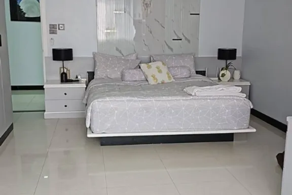 A 4-bedroom condo for rent at Oriental Towers Condominium, BTS Ekkamai, Bangkok, view 8