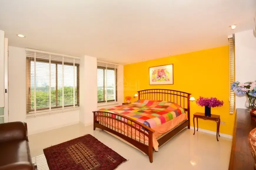 A 4-bedroom condo for rent at Polo Residence, MRT Lumphini, Bangkok, view 11
