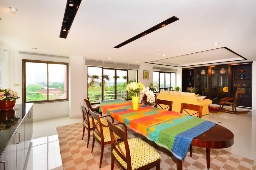 A 4-bedroom condo for rent at Polo Residence, MRT Lumphini, Bangkok, view 2