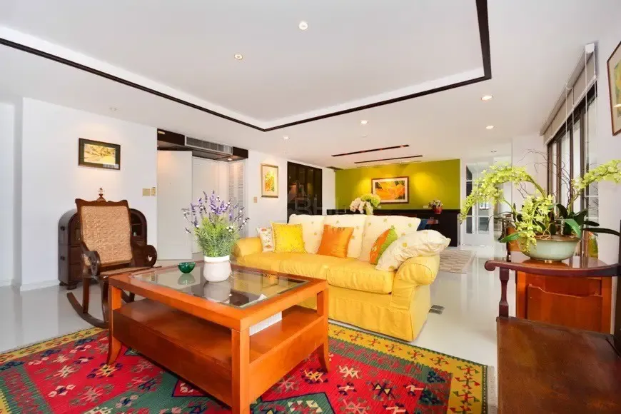 A 4-bedroom condo for rent at Polo Residence, MRT Lumphini, Bangkok, view 3