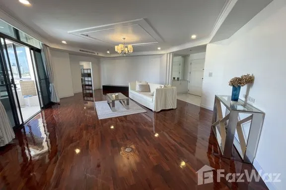 A 3-bedroom condo for rent at Ruamsuk Condominium, BTS Thong Lo, Bangkok