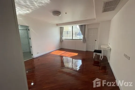 A 3-bedroom condo for rent at Ruamsuk Condominium, BTS Thong Lo, Bangkok, view 10