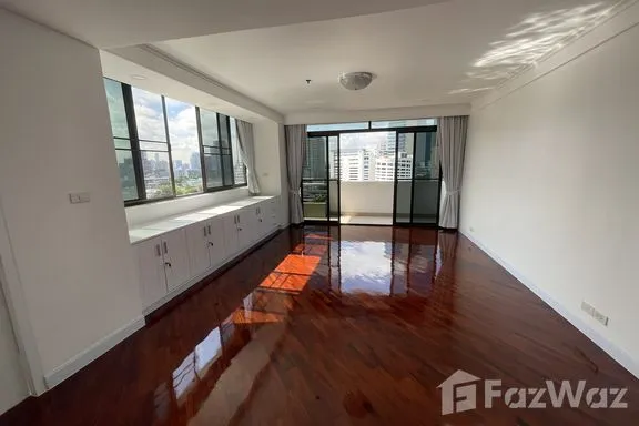 A 3-bedroom condo for rent at Ruamsuk Condominium, BTS Thong Lo, Bangkok, view 3