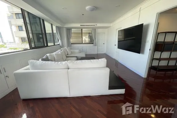 A 3-bedroom condo for rent at Ruamsuk Condominium, BTS Thong Lo, Bangkok, view 4