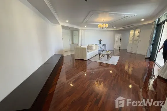 A 3-bedroom condo for rent at Ruamsuk Condominium, BTS Thong Lo, Bangkok, view 6