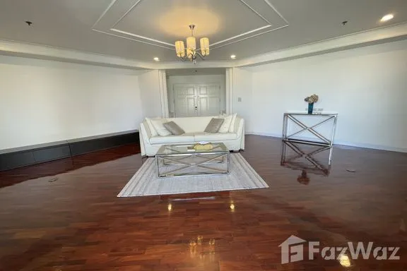 A 3-bedroom condo for rent at Ruamsuk Condominium, BTS Thong Lo, Bangkok, view 7
