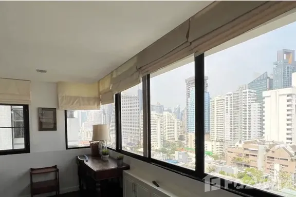 A 4-bedroom condo for rent at Sukhumvit Casa, BTS Asok, Bangkok, view 3