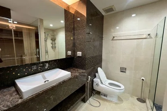 A 2-bedroom condo for rent at The Address Sukhumvit 61, BTS Ekkamai, Bangkok, view 3