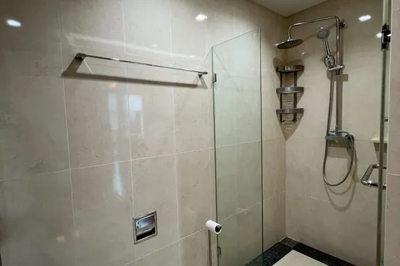 A 2-bedroom condo for rent at The Address Sukhumvit 61, BTS Ekkamai, Bangkok, view 4