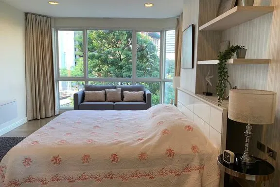 A 3-bedroom condo for rent at The Crest Sukhumvit 24, BTS Phrom Phong, Bangkok