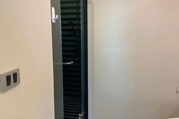 A 3-bedroom condo for rent at The Crest Sukhumvit 24, BTS Phrom Phong, Bangkok, view 10