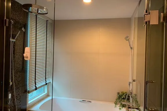 A 3-bedroom condo for rent at The Crest Sukhumvit 24, BTS Phrom Phong, Bangkok, view 11
