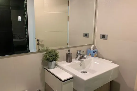 A 3-bedroom condo for rent at The Crest Sukhumvit 24, BTS Phrom Phong, Bangkok, view 2