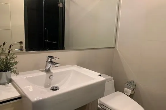 A 3-bedroom condo for rent at The Crest Sukhumvit 24, BTS Phrom Phong, Bangkok, view 5