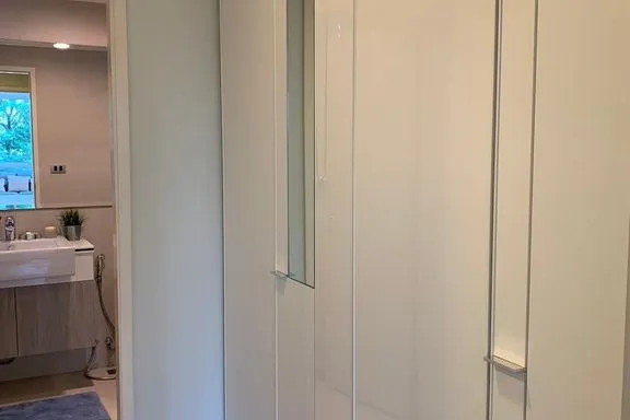 A 3-bedroom condo for rent at The Crest Sukhumvit 24, BTS Phrom Phong, Bangkok, view 7