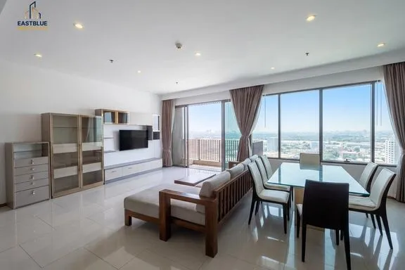 A 3-bedroom condo for rent at The Emporio Place, BTS Phrom Phong, Bangkok, view 5