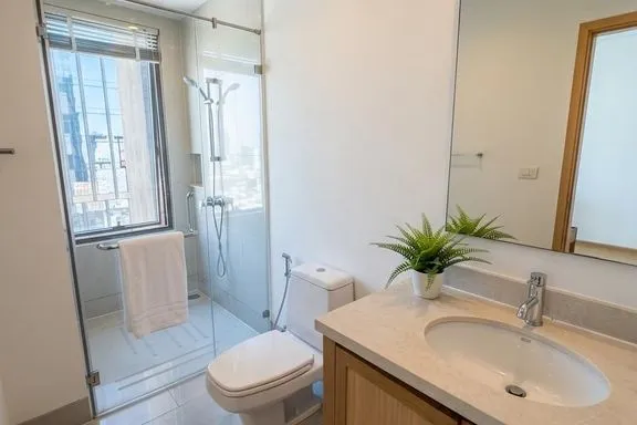 A 3-bedroom condo for rent at The Emporio Place, BTS Phrom Phong, Bangkok, view 8