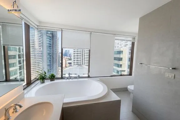 A 3-bedroom condo for rent at The Emporio Place, BTS Phrom Phong, Bangkok, view 9
